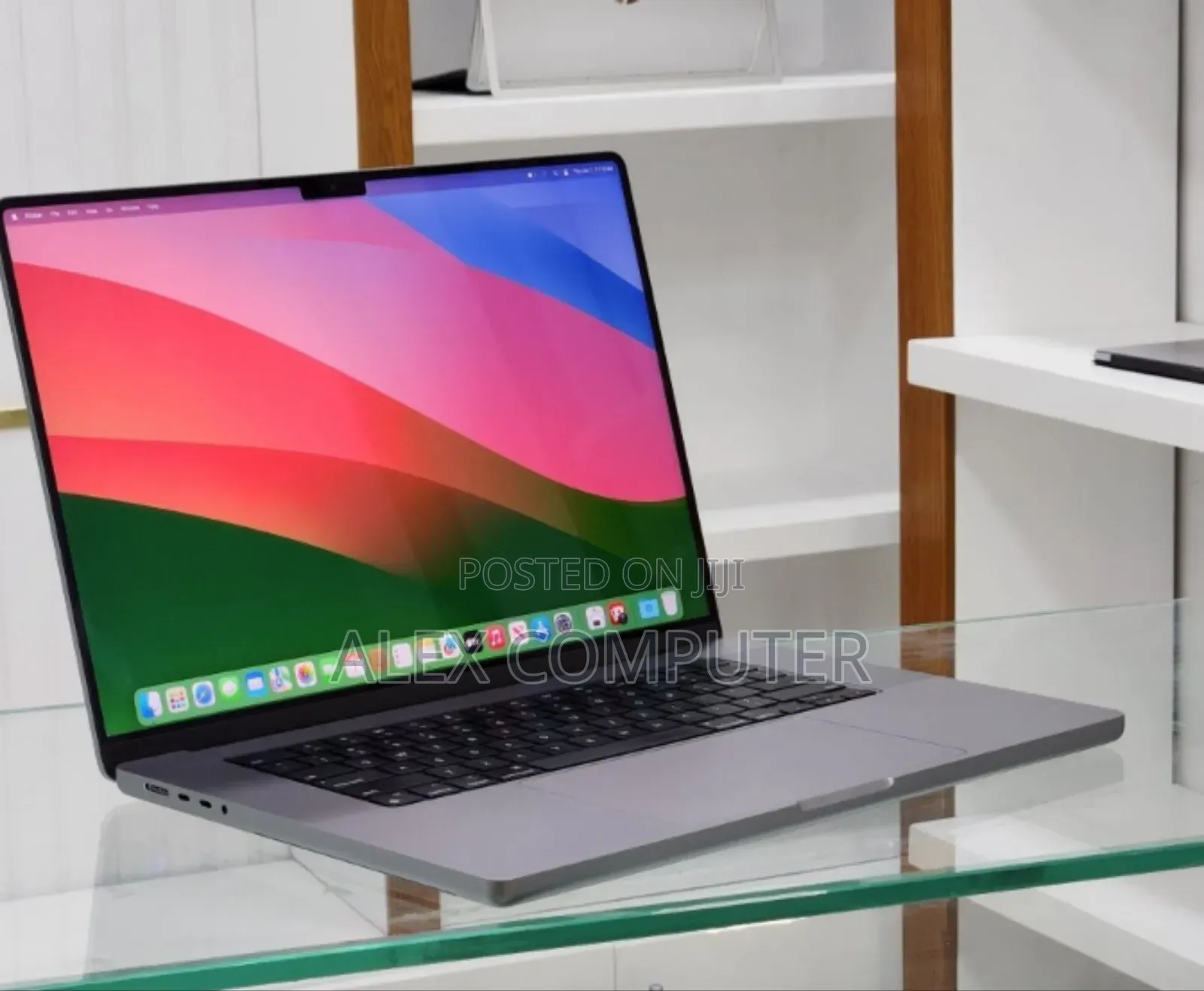 New Laptop Apple MacBook Pro M1 32GB Apple M1 Pro SSD 512GB
