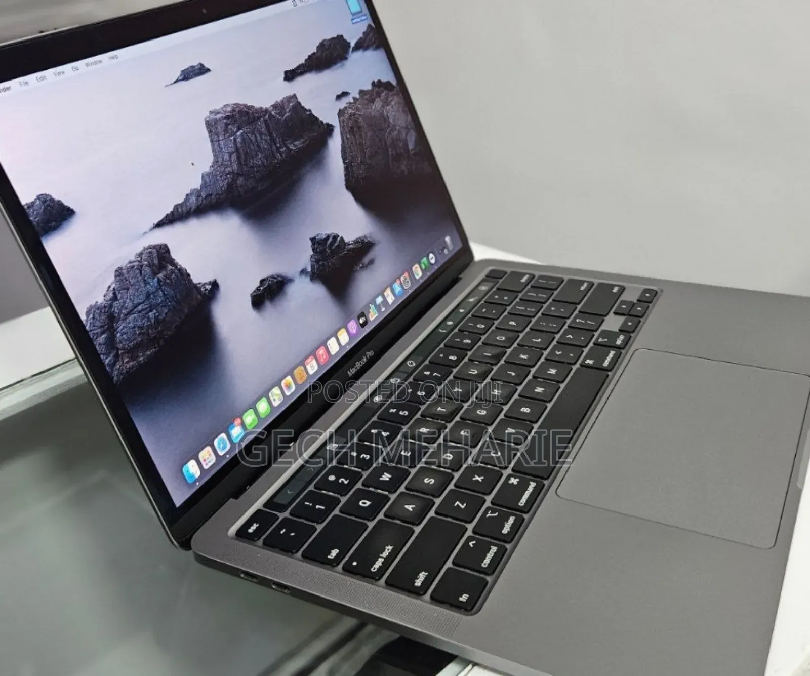 New Laptop Apple MacBook Pro 2019 8GB Intel Core i5 SSD 128GB