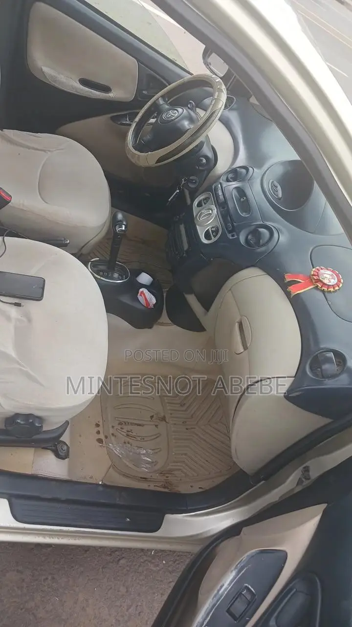 Toyota Vitz 1.3 FWD 3dr 2004 Gold
