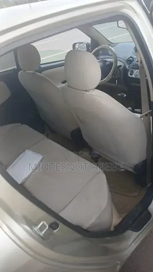 Toyota Vitz 1.3 FWD 3dr 2004 Gold