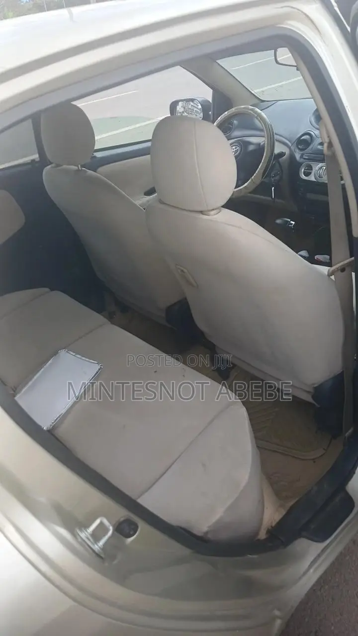 Toyota Vitz 1.3 FWD 3dr 2004 Gold