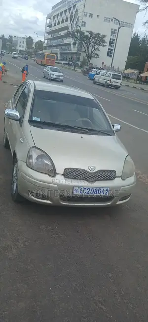 Toyota Vitz 1.3 FWD 3dr 2004 Gold