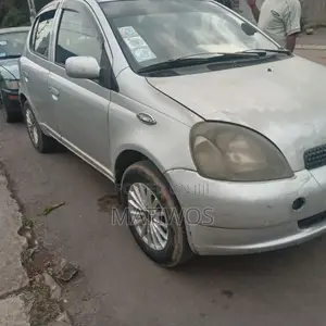 Toyota Vitz 2001 Silver