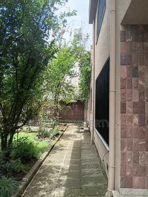 6bdrm House in Varenero, Nifas Silk-Lafto for rent