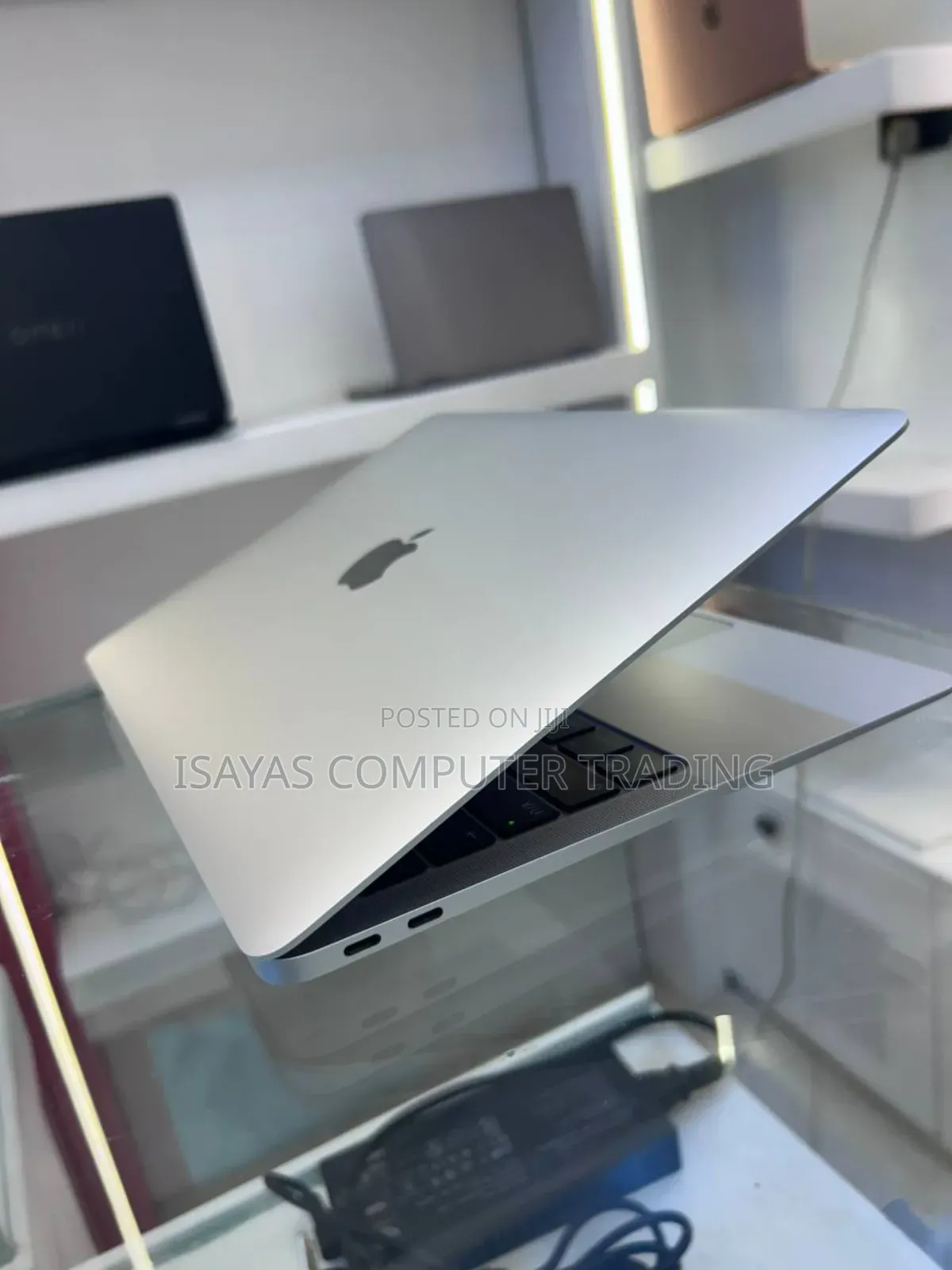 New Laptop Apple MacBook Air 2020 M1 8GB Apple M1 SSD 256GB