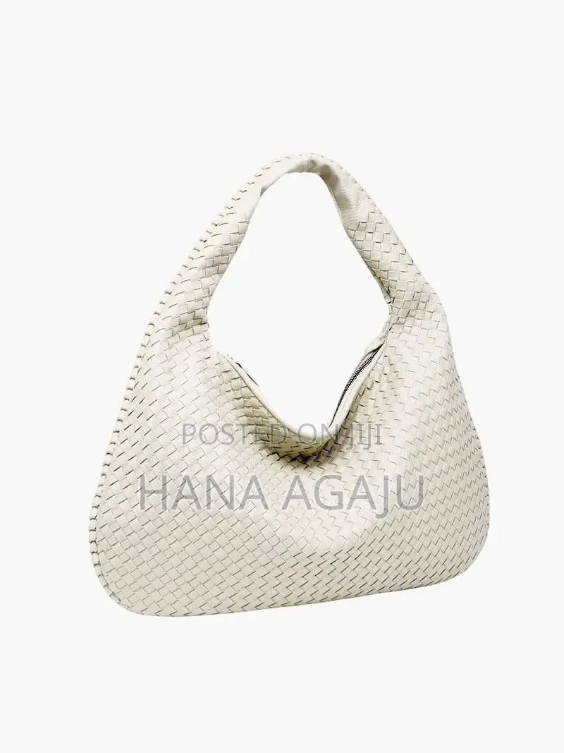 Elegant Woven Shoulder Bag