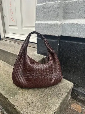Elegant Woven Shoulder Bag