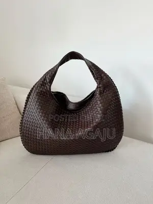 Elegant Woven Shoulder Bag