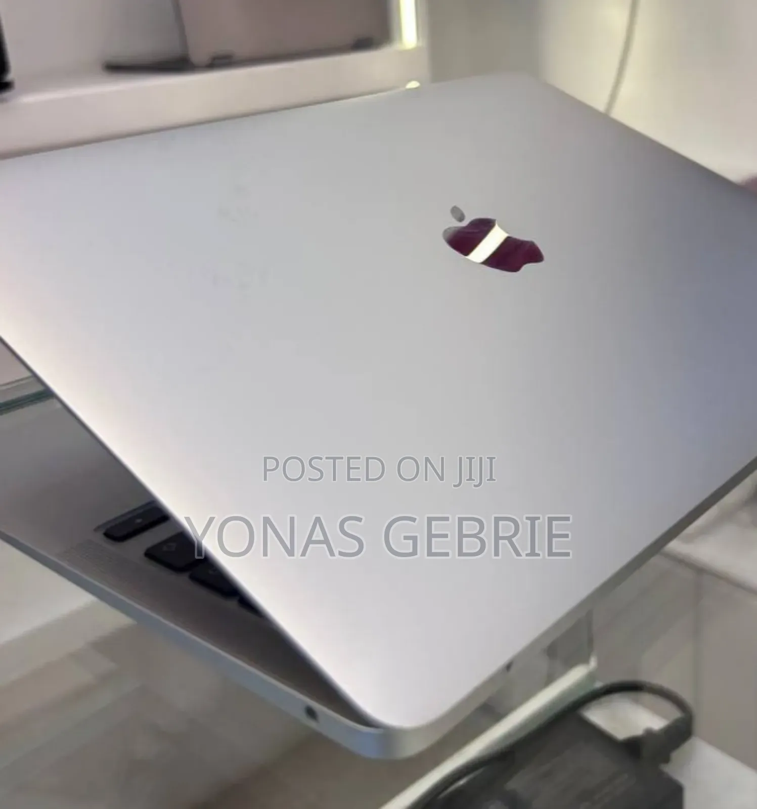 New Laptop Apple MacBook 8GB Intel Core i5 SSD 256GB