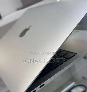 New Laptop Apple MacBook 8GB Intel Core i5 SSD 256GB