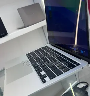 New Laptop Apple MacBook 8GB Intel Core i5 SSD 256GB