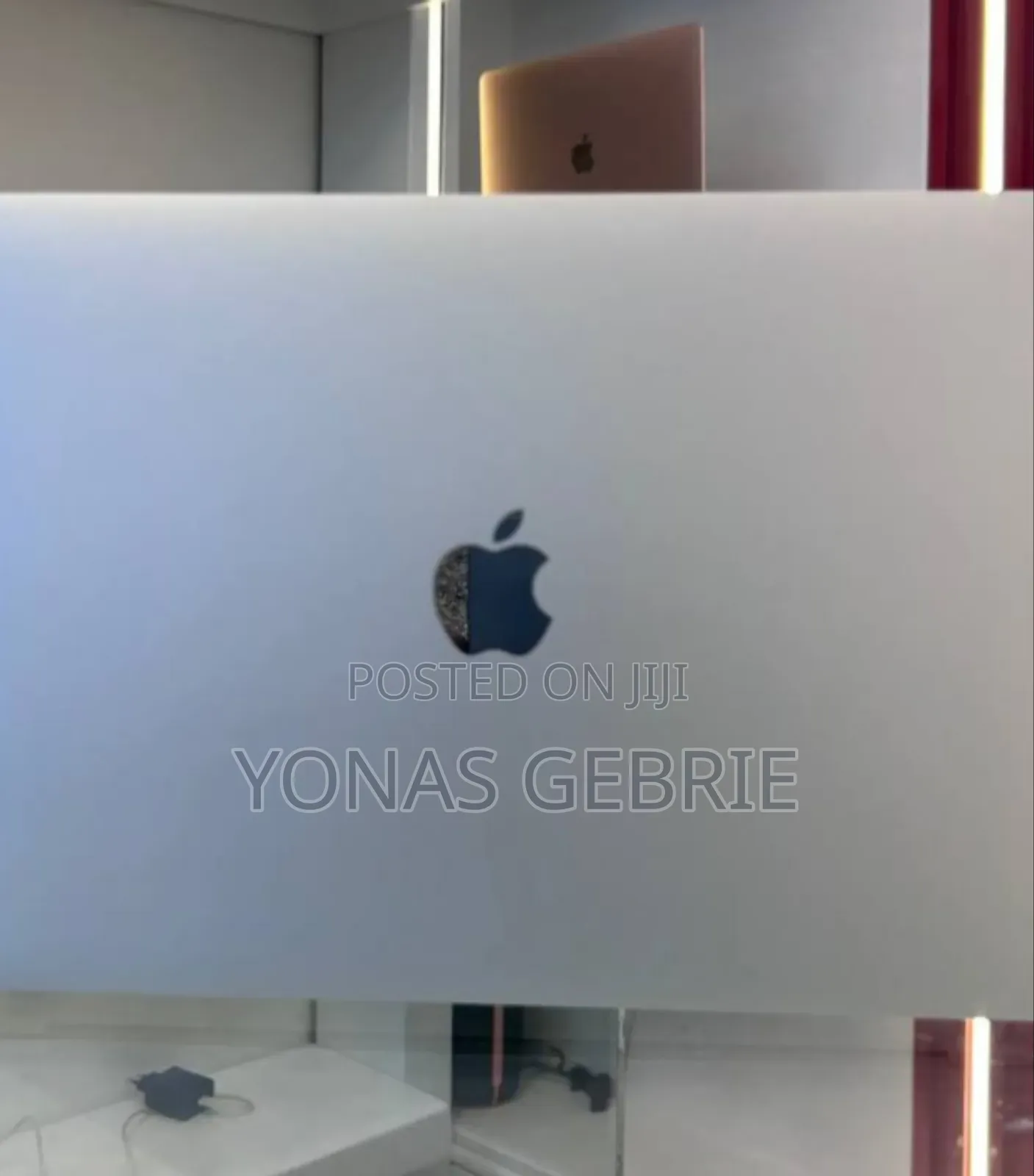 New Laptop Apple MacBook 8GB Intel Core i5 SSD 256GB