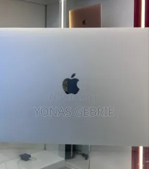 New Laptop Apple MacBook 8GB Intel Core i5 SSD 256GB