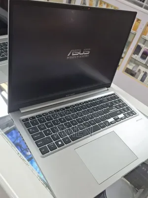 New Laptop Asus VivoBook 15 X505BA 8GB Intel Core i3 SSD 256GB