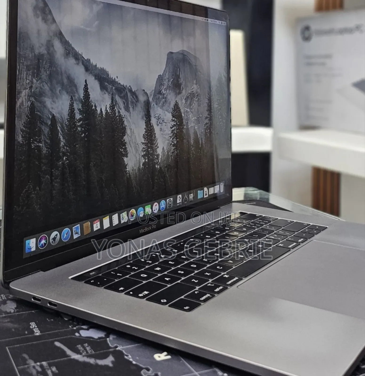 New Laptop Apple MacBook Pro 2019 16GB Intel Core i9 SSD 512GB