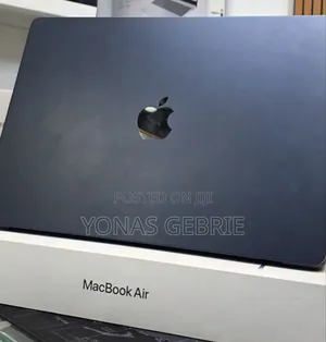 New Laptop Apple MacBook 16GB Apple M4 SSD 256GB