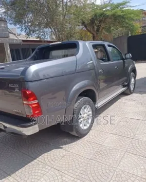 Toyota Hilux 2014 Black