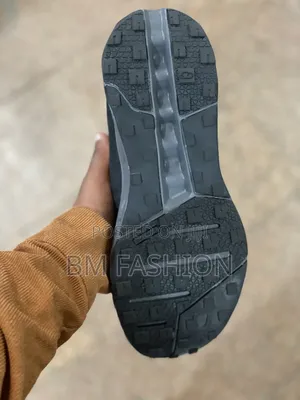In Cloudsurfer Waterproof: Stealth Edition