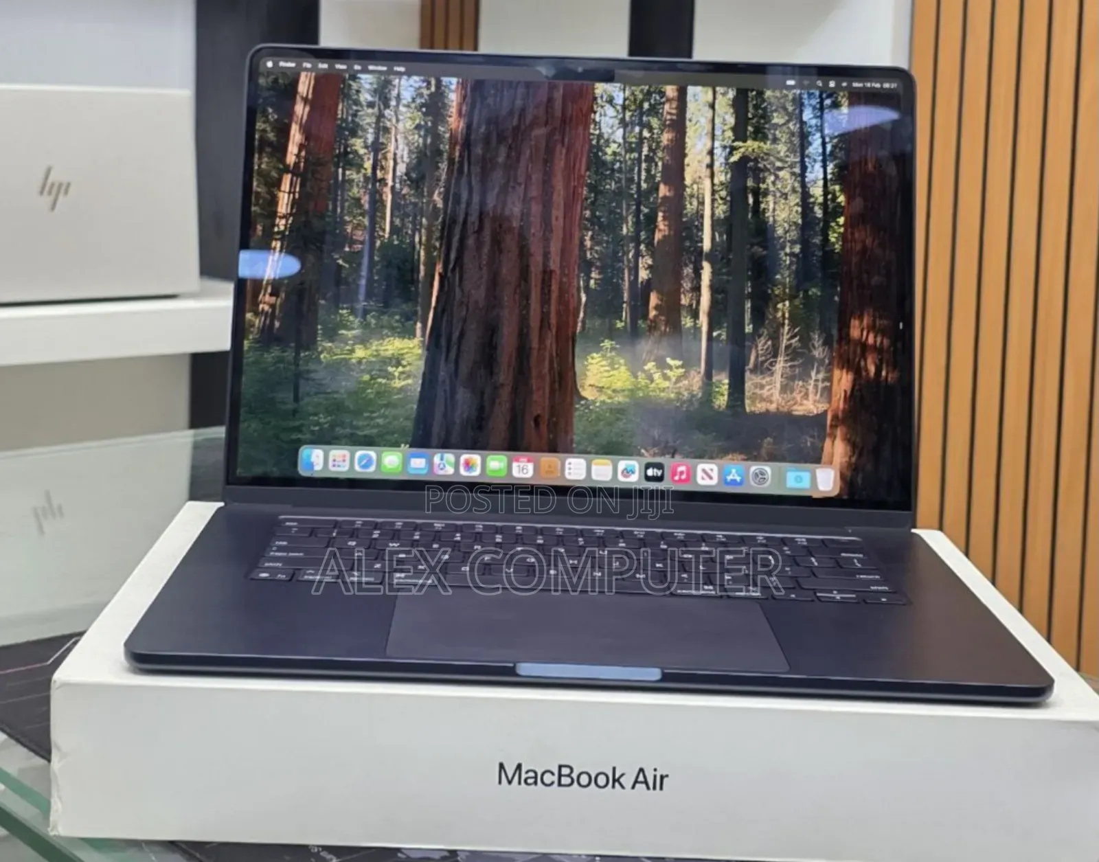 New Laptop Apple MacBook Air 2025 M4 15-inch 16GB Apple M4 SSD 256GB