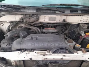 Toyota HiAce 2000 Green