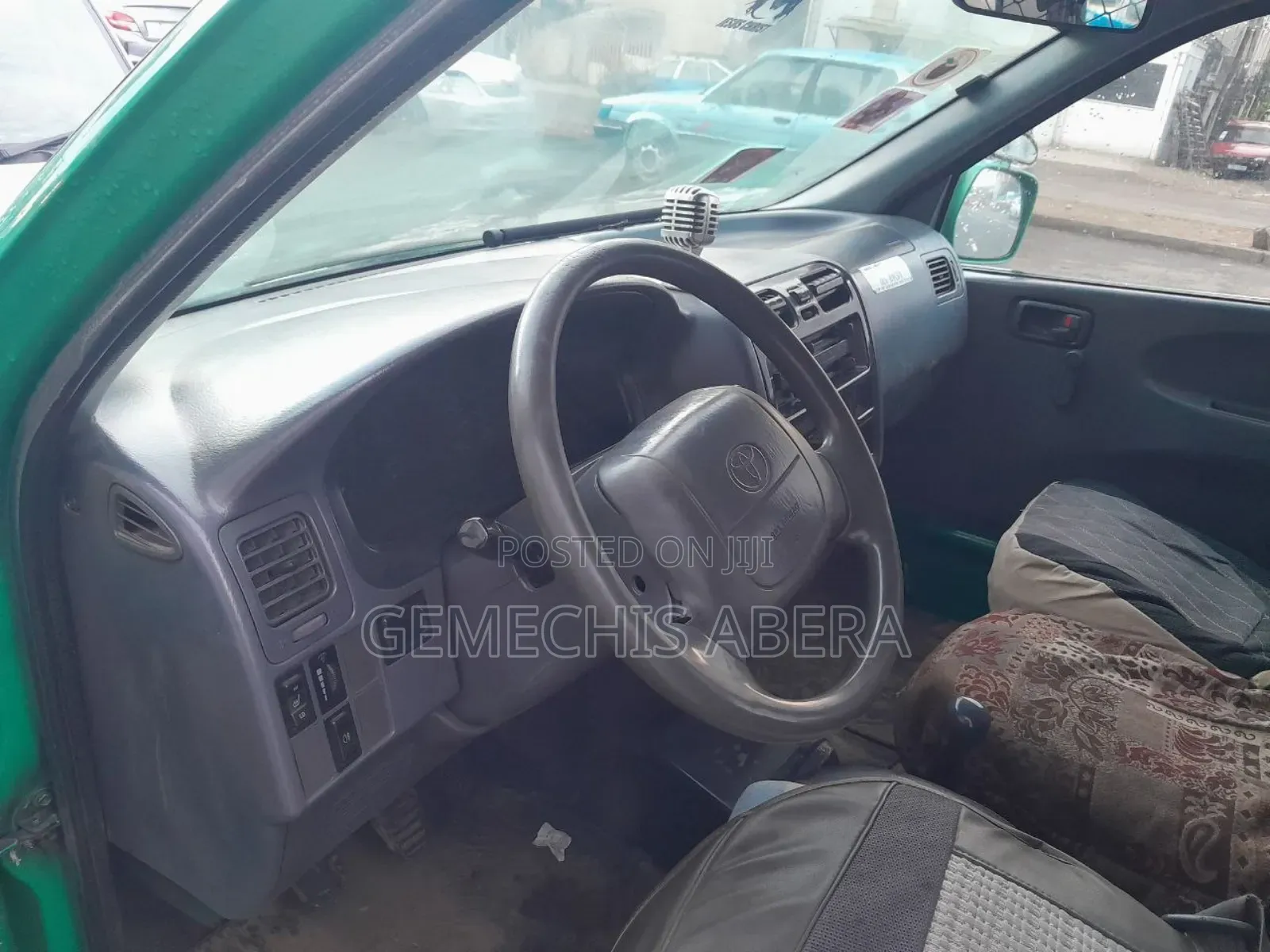 Toyota HiAce 2000 Green