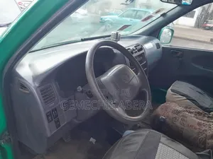 Toyota HiAce 2000 Green