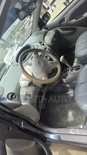 Toyota Platz 2001