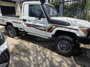 Toyota Land Cruiser 2012 White