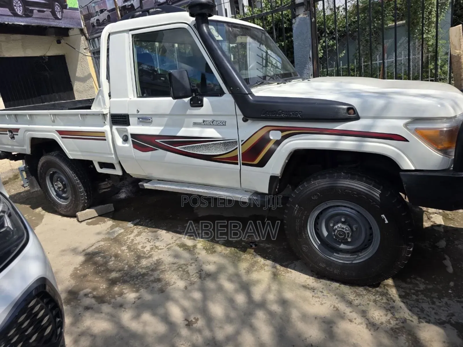 Toyota Land Cruiser 2012 White
