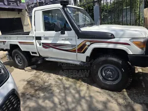 Toyota Land Cruiser 2012 White