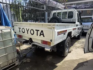 Toyota Land Cruiser 2012 White