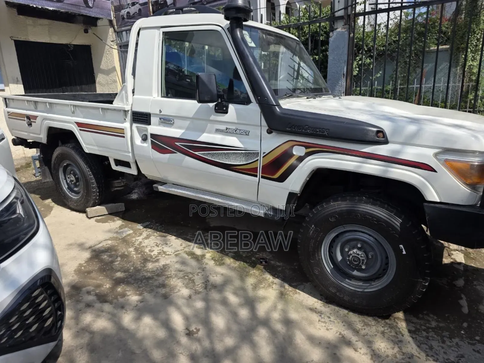 Toyota Land Cruiser 2012 White