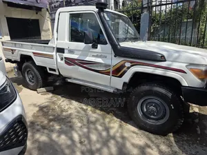 Toyota Land Cruiser 2012 White