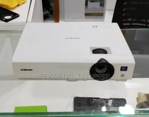 Projector Sony VPL-Dx100
