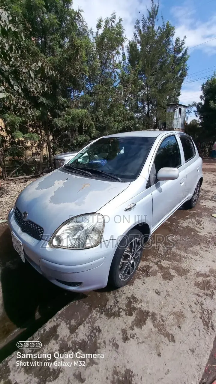 Toyota Vitz 1.0 FWD 3dr 2004 Silver