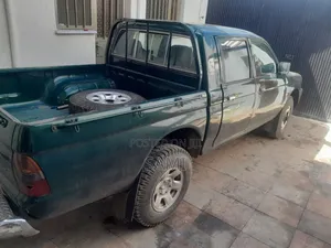 Mitsubishi L200 Club Cab 2.4 4WD 2001 Green