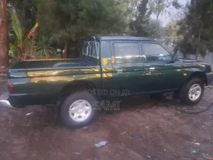 Mitsubishi L200 Club Cab 2.4 4WD 2001 Green
