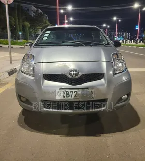 Toyota Yaris 2010 Silver