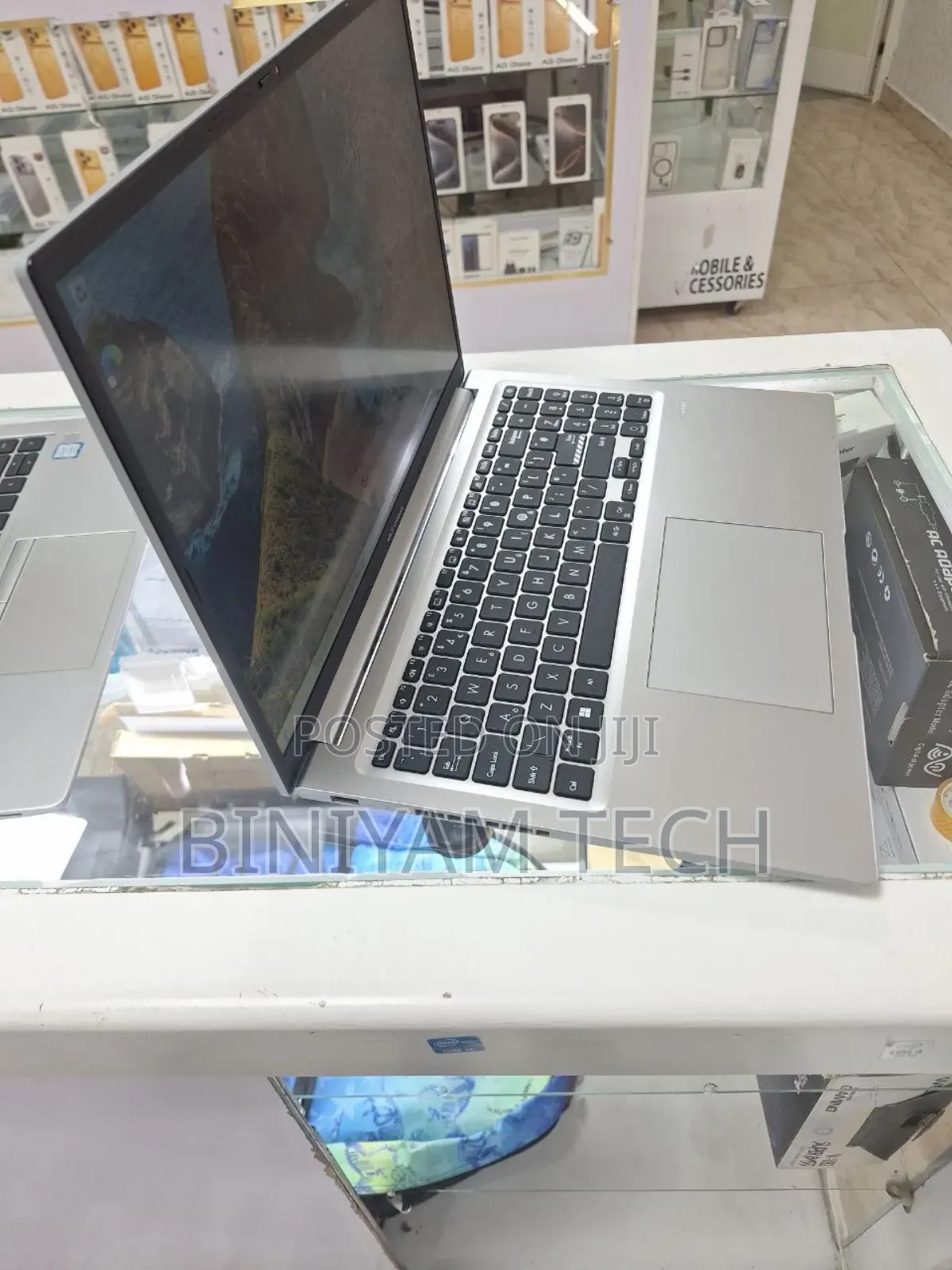 New Laptop Asus Vivobook E200HA 8GB Intel Core i3 SSD 256GB