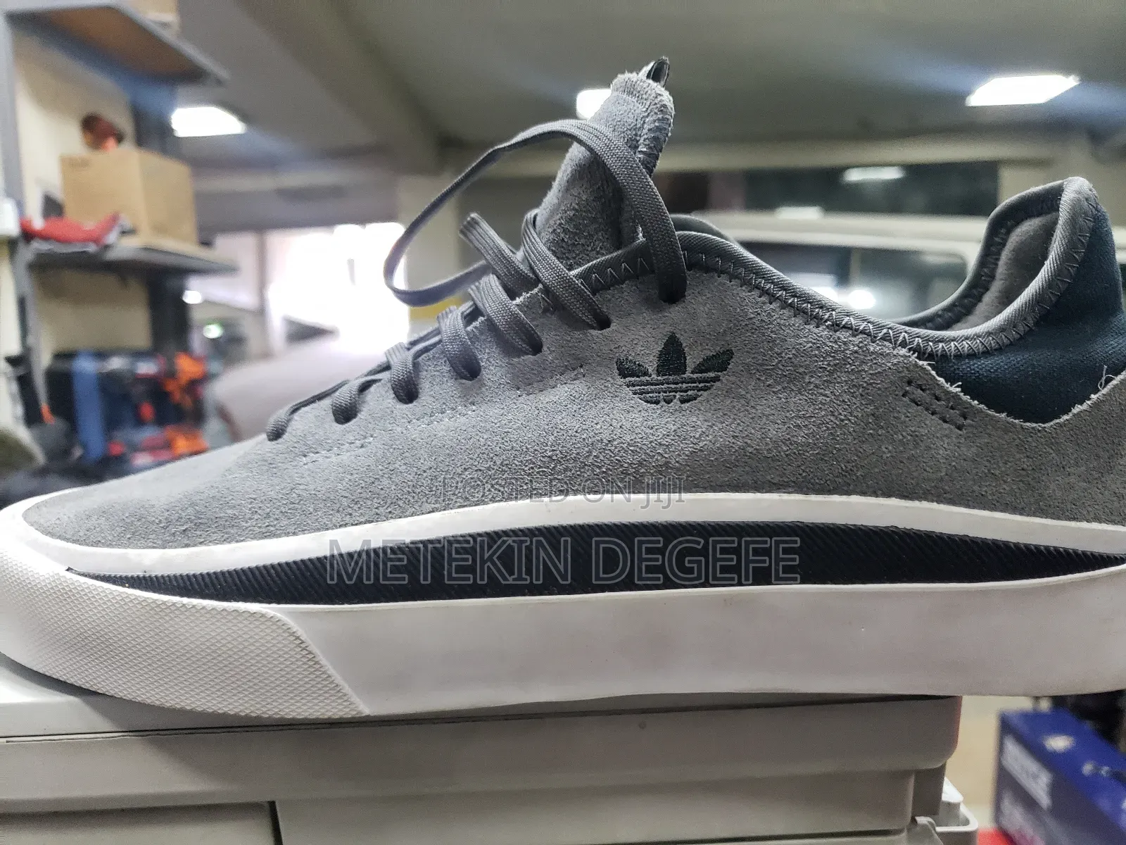 Adidas Shose in Amarican