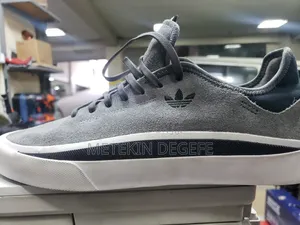 Adidas Shose in Amarican