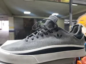 Adidas Shose in Amarican