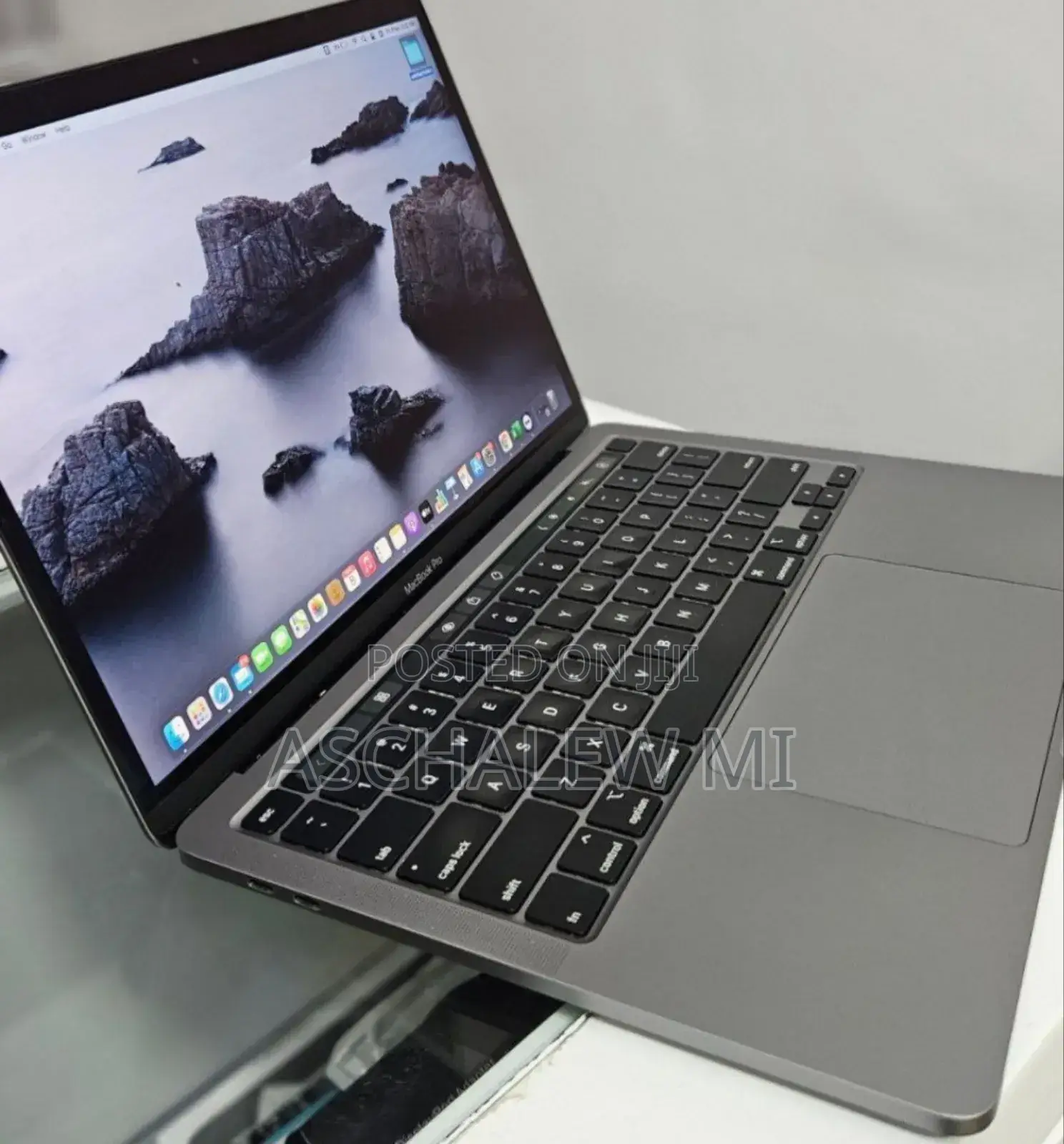 New Laptop Apple MacBook Pro 2019 8GB Intel Core i5 SSD 128GB
