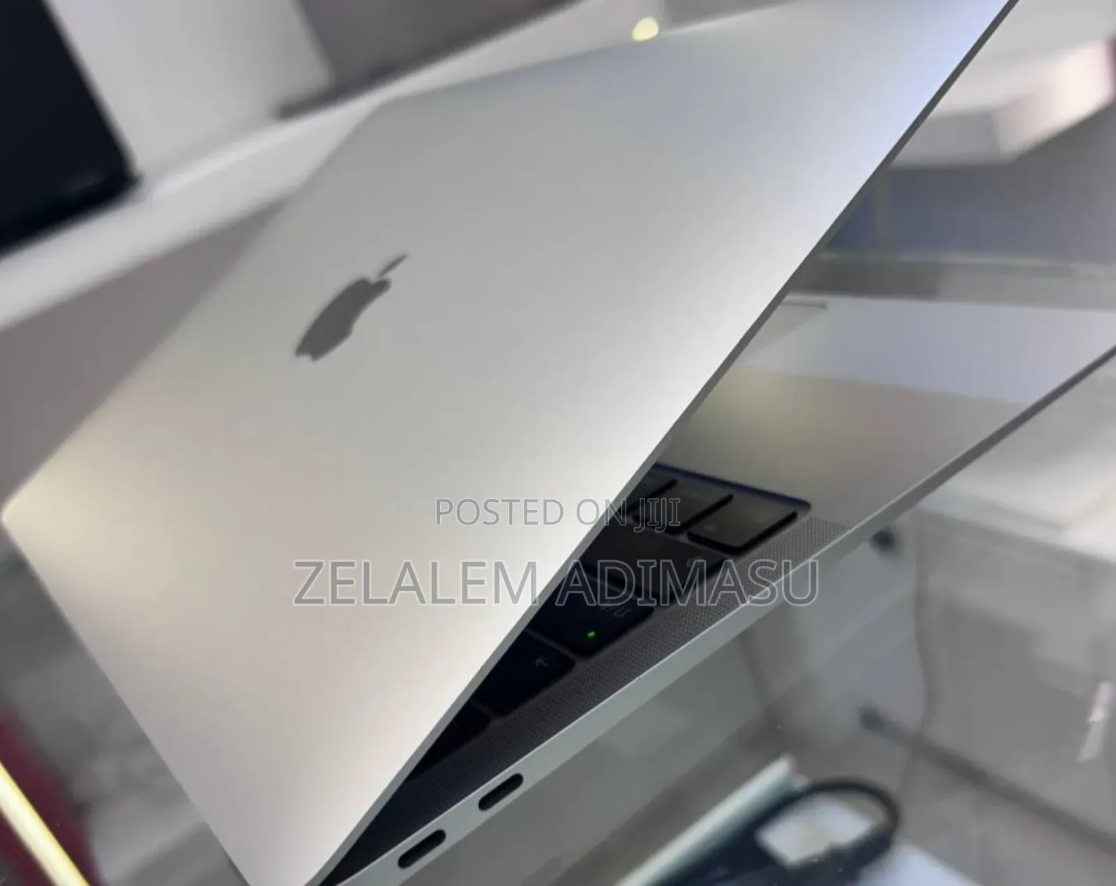 New Laptop Apple MacBook Air 2020 M1 8GB Apple M1 SSD 256GB