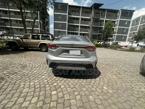 Toyota Corolla 2022 Silver