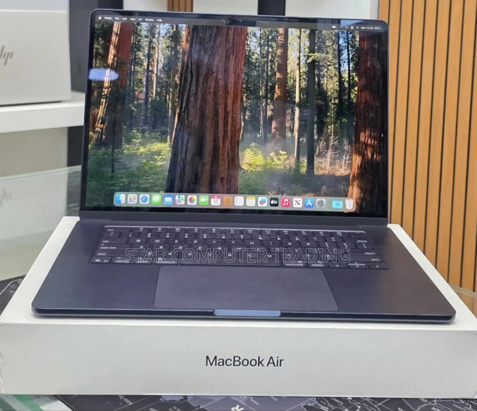 New Laptop Apple MacBook Air 2025 M4 15-inch 16GB Apple M4 SSD 256GB