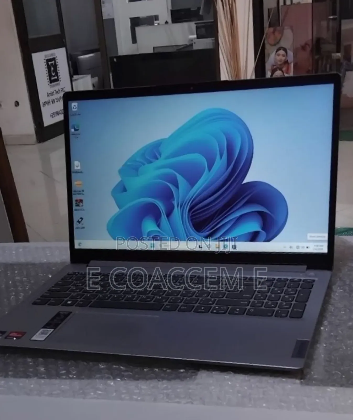 New Laptop Lenovo 8GB AMD Ryzen 5 SSD 512GB
