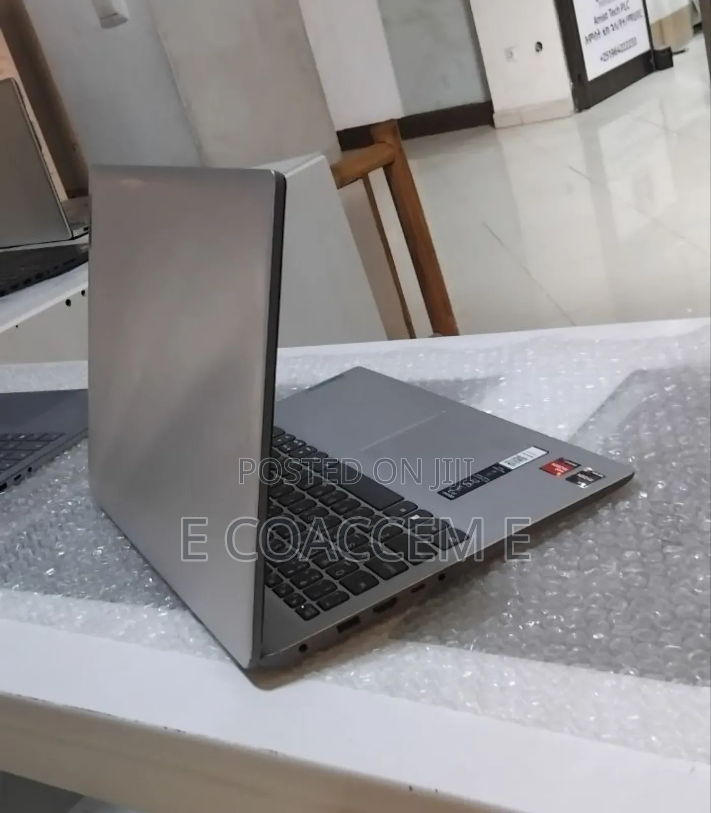 New Laptop Lenovo 8GB AMD Ryzen 5 SSD 512GB