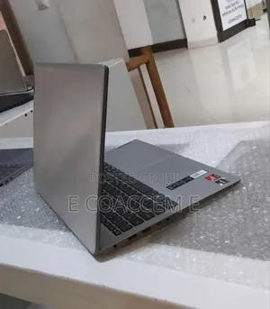 New Laptop Lenovo 8GB AMD Ryzen 5 SSD 512GB