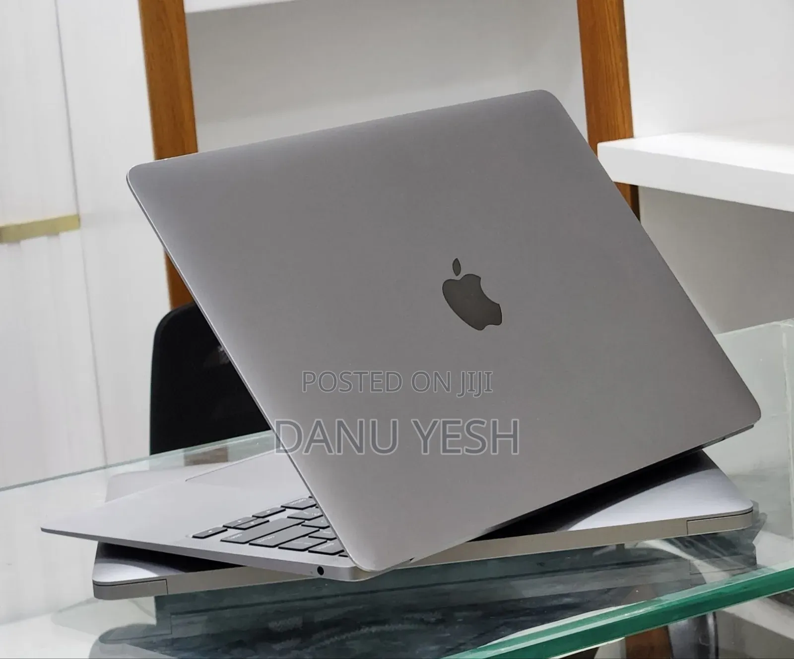 New Laptop Apple MacBook Air 2020 M1 8GB Apple M1 SSD 256GB